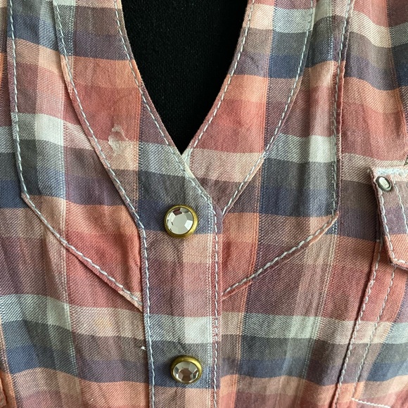 Beautiful Shirt with Designs - Picture 4 of 14